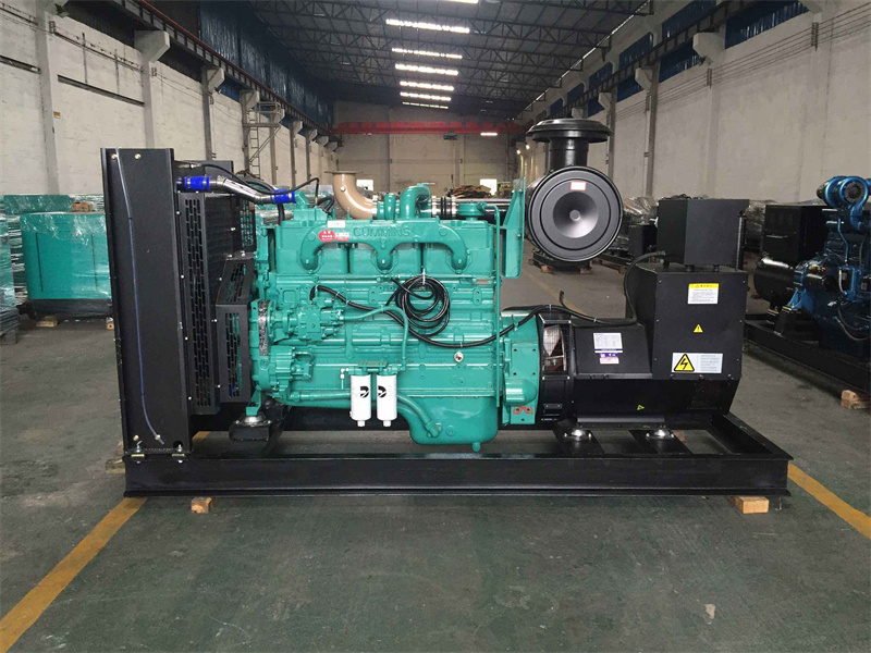 霞山如何判断一个电压表是否具有自动量程切换功能？