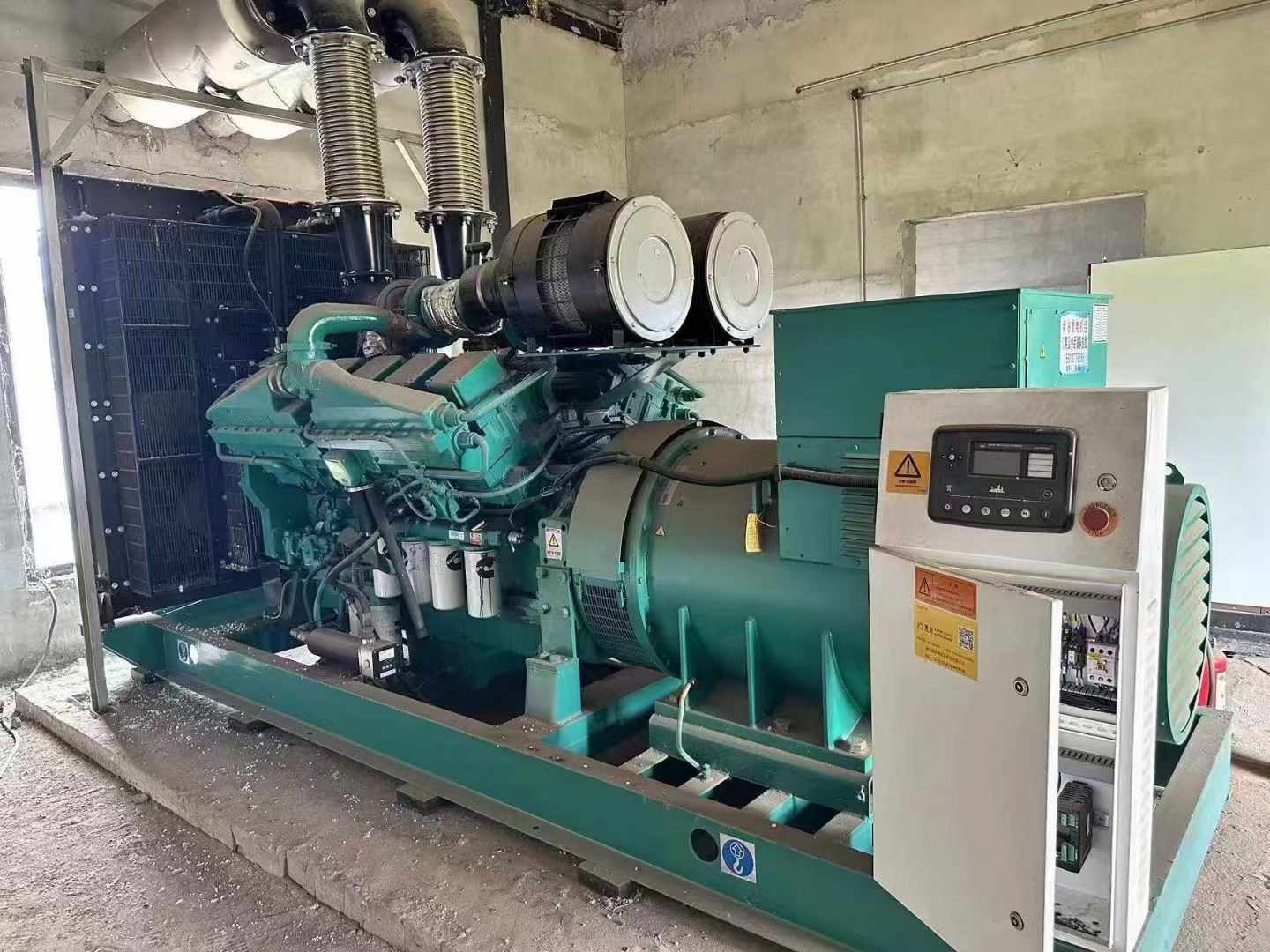 霞山无功补偿装置的性能评估需要考虑哪些因素？