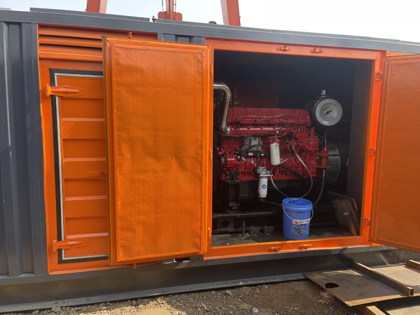 霞山柴油发电机组在高温环境下运行时需要注意哪些问题？