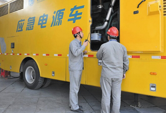 霞山如何清理被灰尘覆盖的机油散热器？